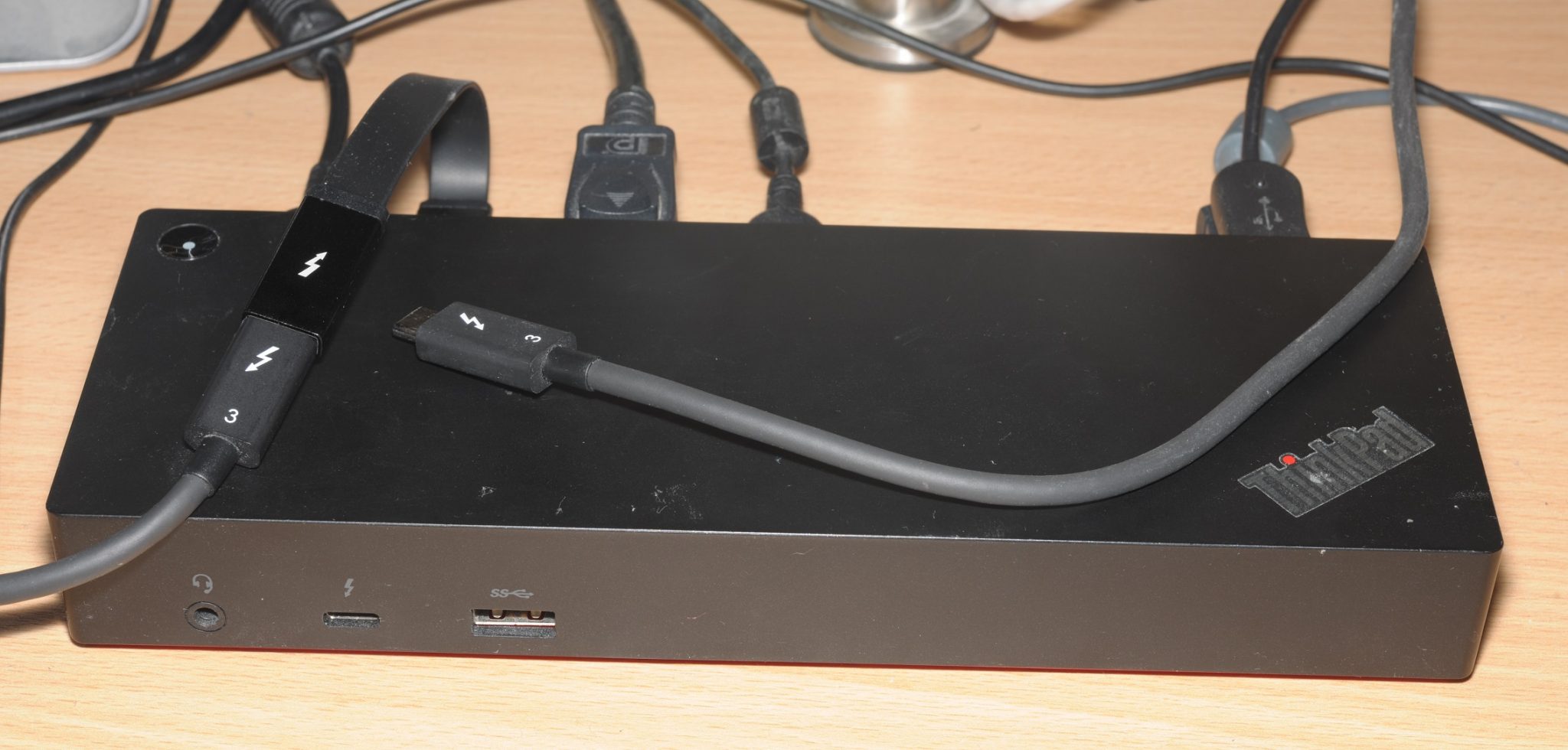 A quick look at a short (and shady) Thunderbolt extension cable Matt
